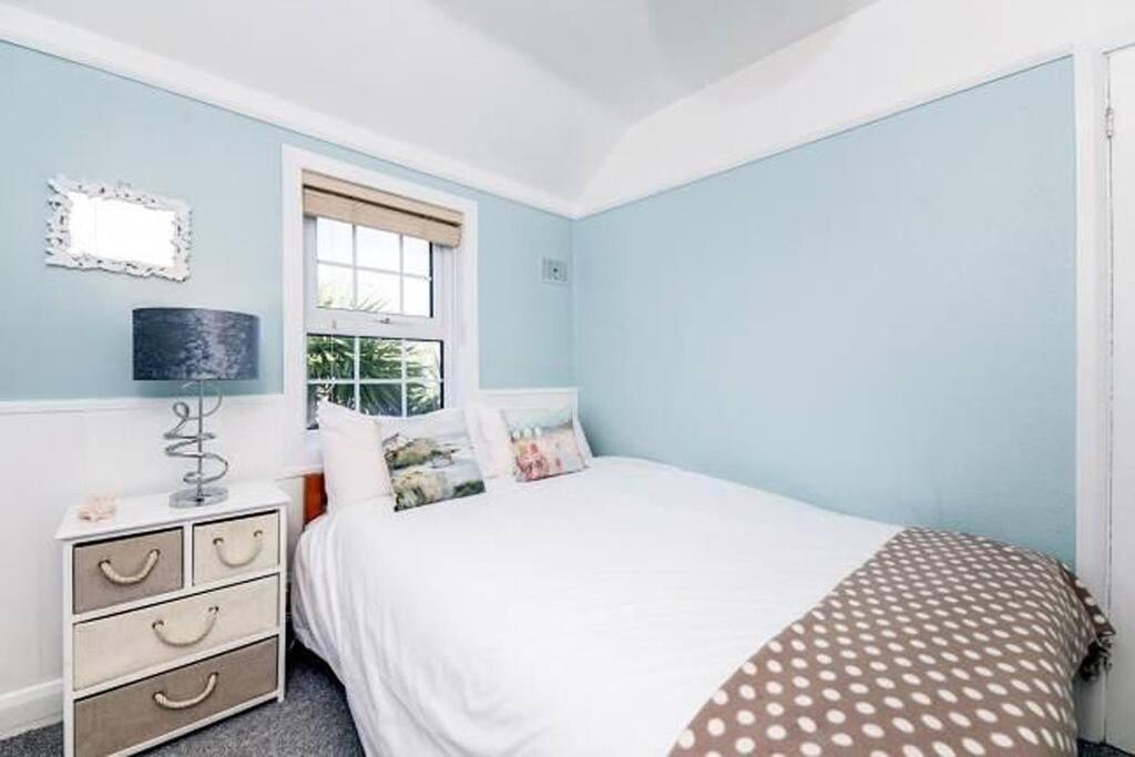 Sunrise! ~ 2 Bedrooms, Garden, Parking, Sea Views St Ives Exterior foto